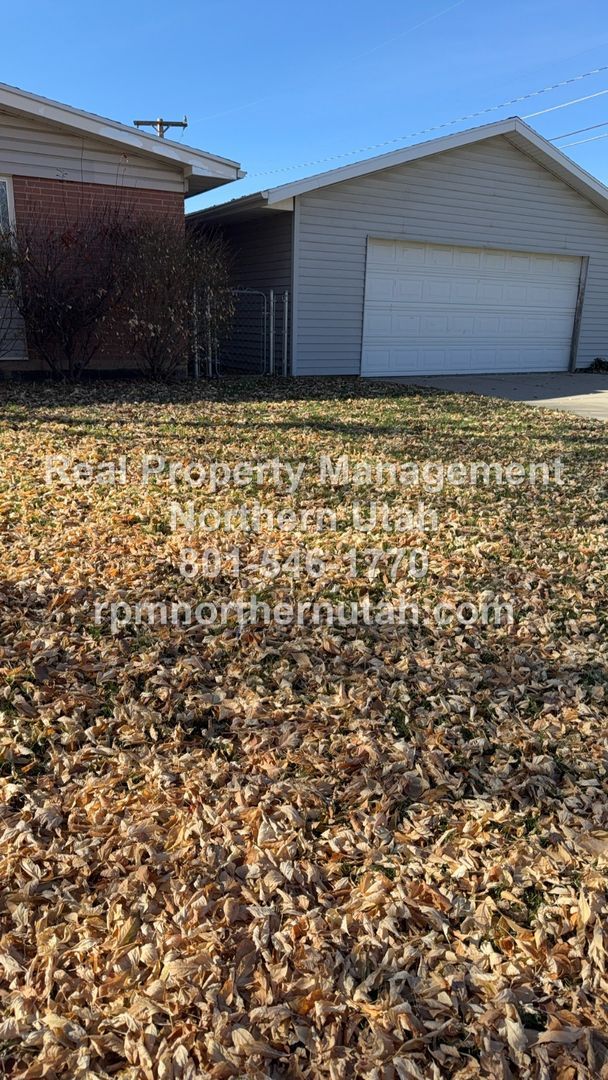 Building Photo - 5 Bedroom 2 Bath Home In Kaysville Available!