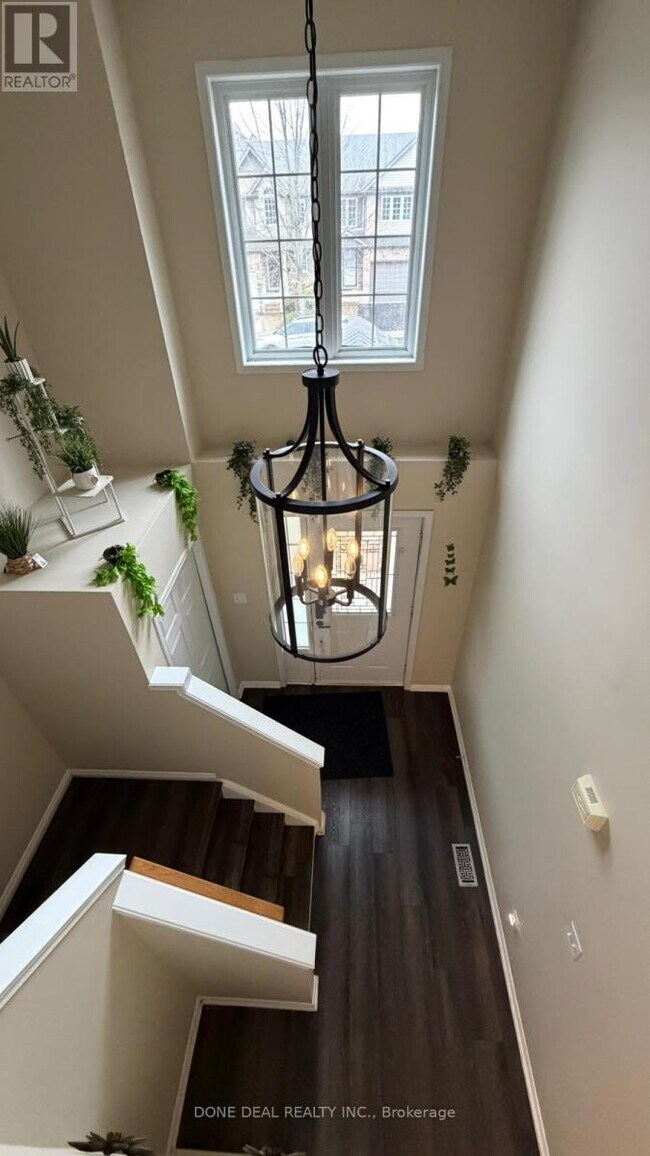 Building Photo - 528 Virginia Creeper St