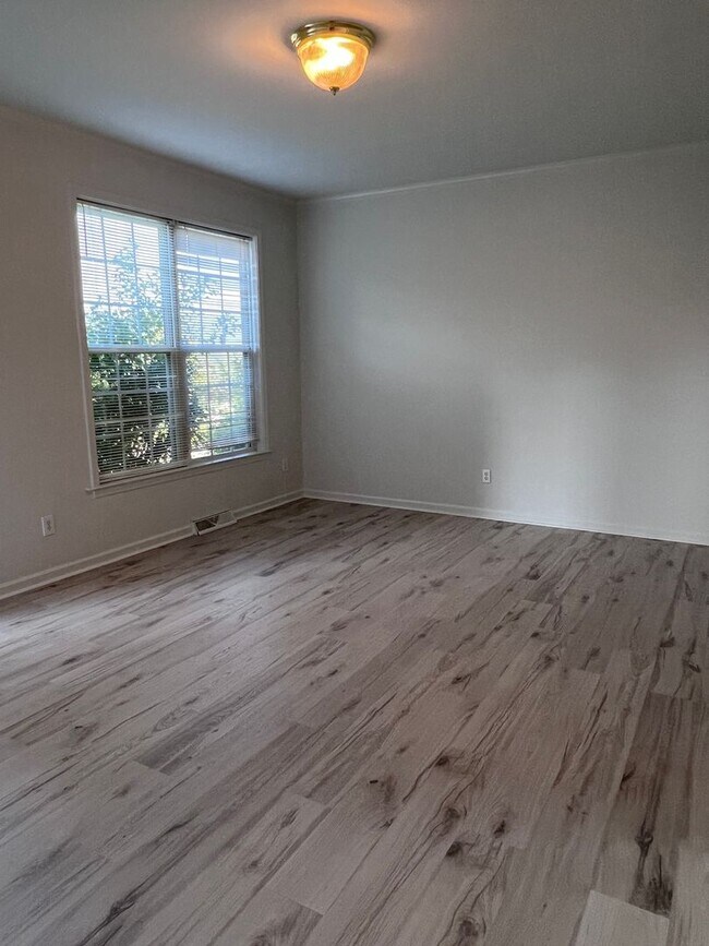 Building Photo - 35 Spicewood Rd