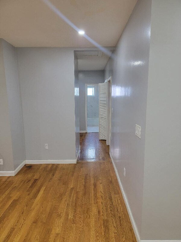 Foto del edificio - 30 Glenhill Rd