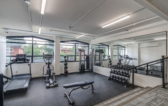 Photo du bâtiment - 270 E Spadina Rd