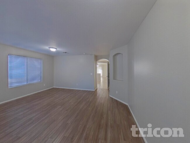 Foto del edificio - 40399 W Thornberry Ln