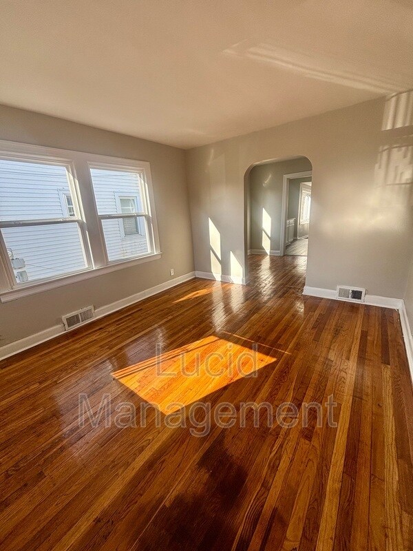 Foto del edificio - 328 Cecil Ave