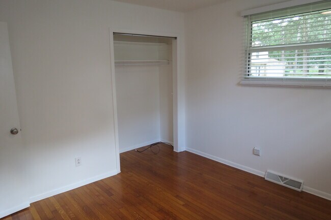 Building Photo - 503 Jeffery Dr NW