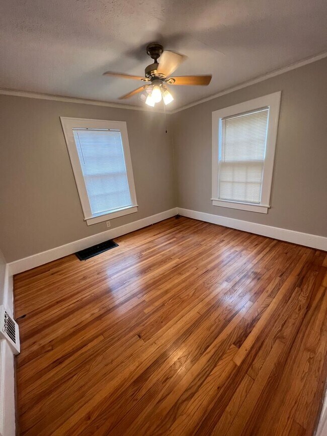 Building Photo - 2 Bedroom 1 Bath ~ Off Mills Ave