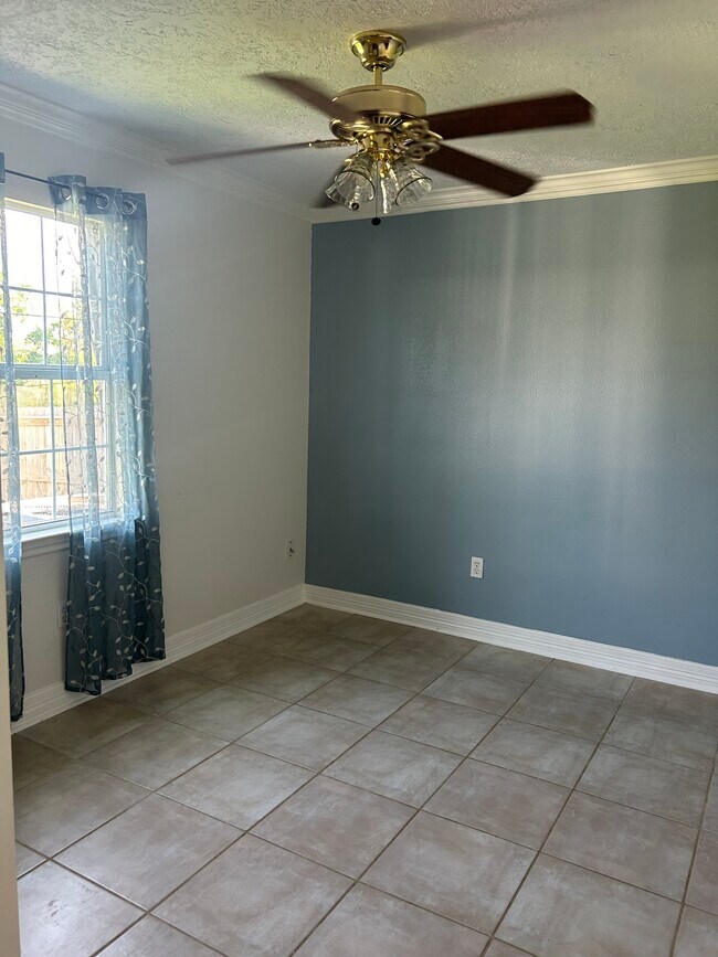 Foto del edificio - 7801 Pruitt Dr