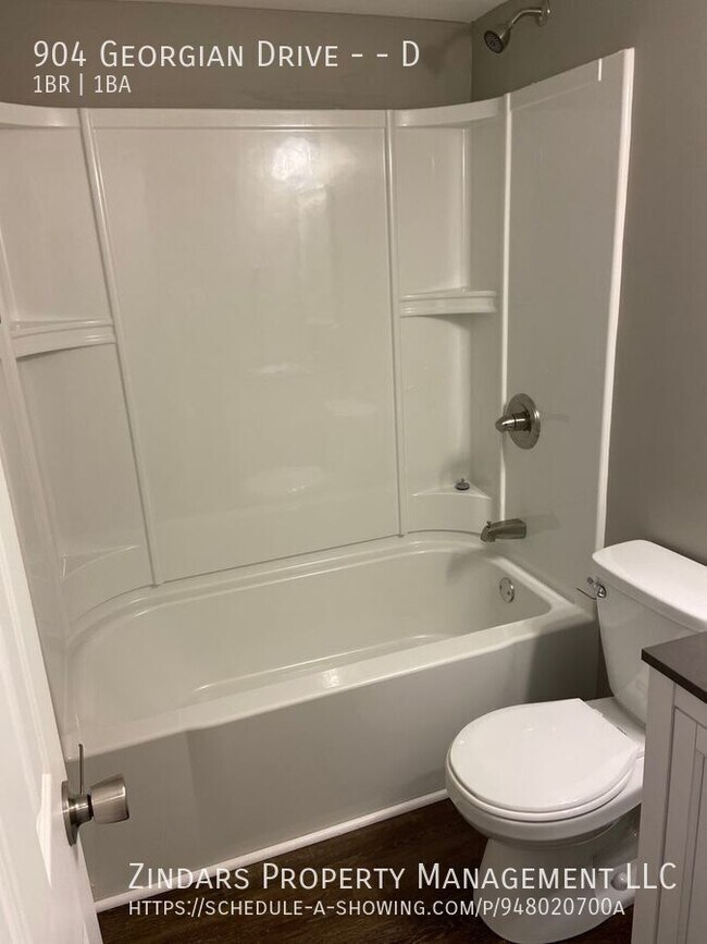 Foto del edificio - 904 Georgian Dr