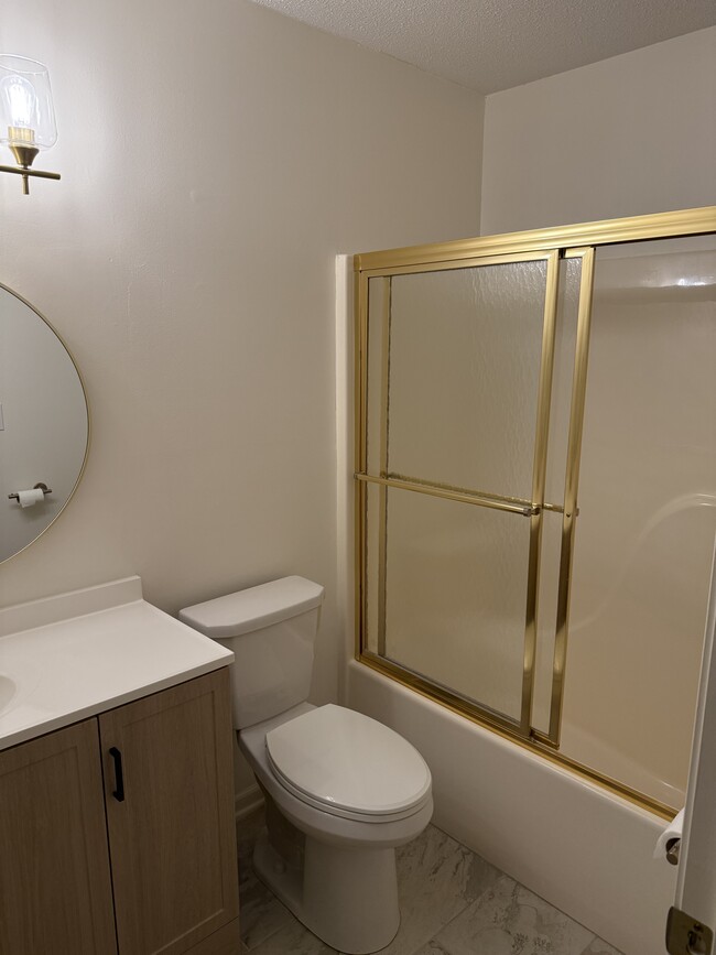 Building Photo - 1109 Chadwick Dr