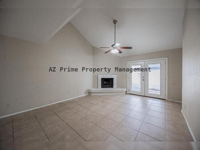 Foto del edificio - 2127 E 10th St