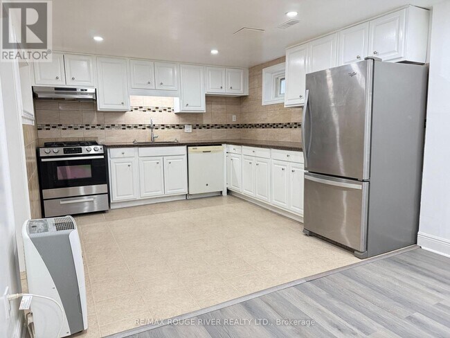 Building Photo - 283 E 45th St