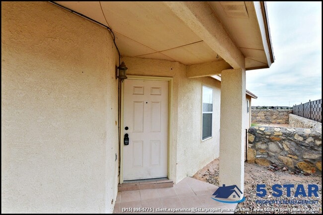 Foto del edificio - 14164 Robert Ituarte Dr