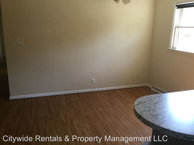 Foto del edificio - 6742-6744 N 58th St