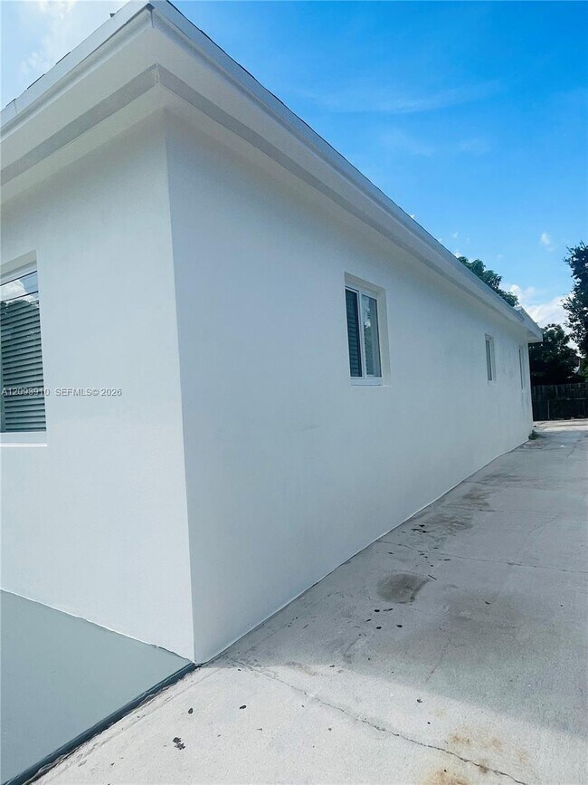 Foto del edificio - 1145 NW 25th St