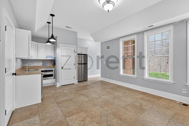 Foto del edificio - 5029 Ardenwoods Dr