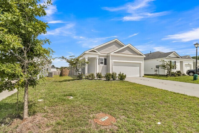 Building Photo - Modern Comfort in the Heart of Ladson