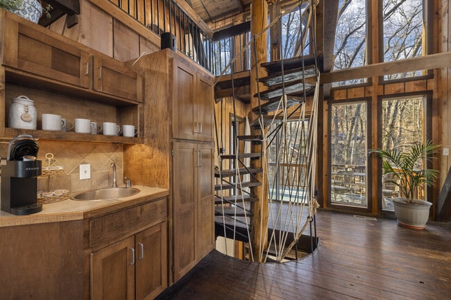 Building Photo - Treehouse On Riverview