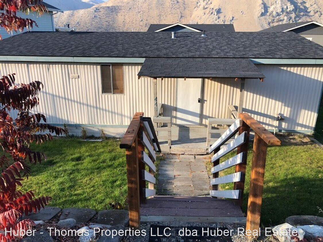 Primary Photo - 2 br, 2 bath House - 445 W. Entiat Drive