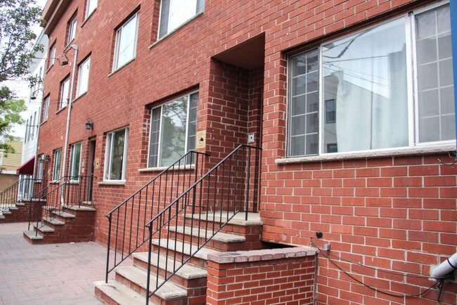 Building Photo - 36 Bowers St