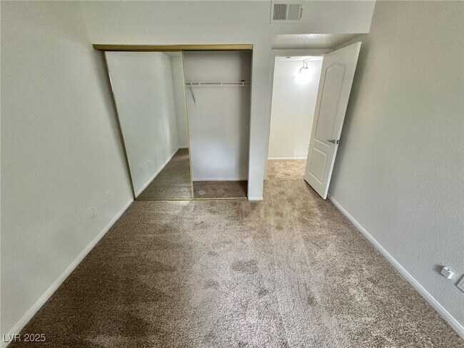 Foto del edificio - 9325 W Desert Inn Rd