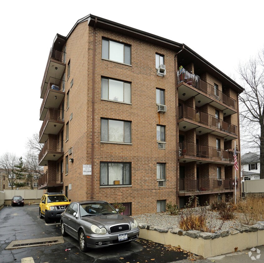Primary Photo - 585 N Railroad Ave