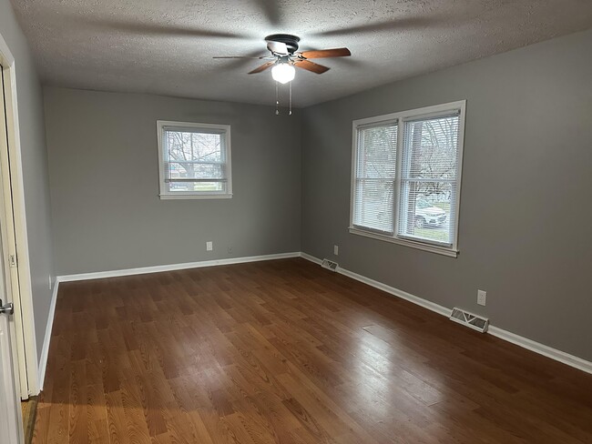 Building Photo - 3369 Holwyn Rd