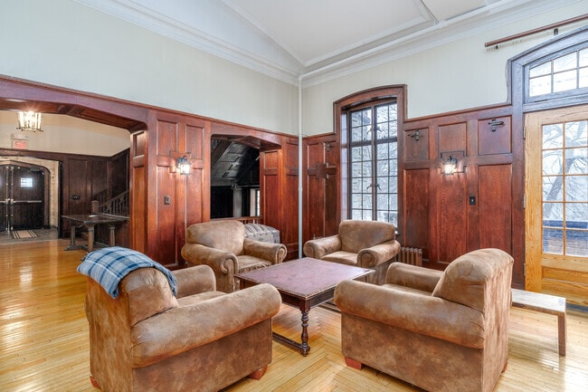 Community Room - 800 University Ave