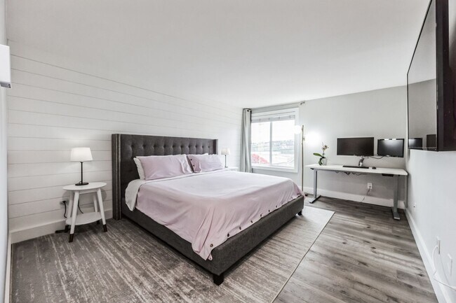 Foto del edificio - Queen Anne 2-Bed Condo with Parking & Pool!