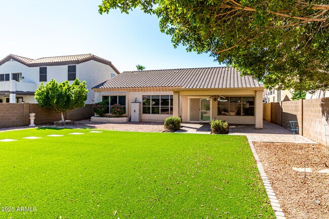 Building Photo - 6410 W Buckskin Trail