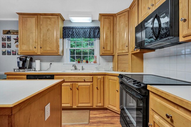 Kitchen - 1817 Pelham Dr