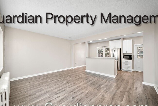 Foto del edificio - Bde Maka Ska Town Home, Renovated , Garage Space Included, Heat Paid, Dishwasher, W/D.