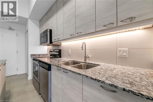 Building Photo - 280 Lester St