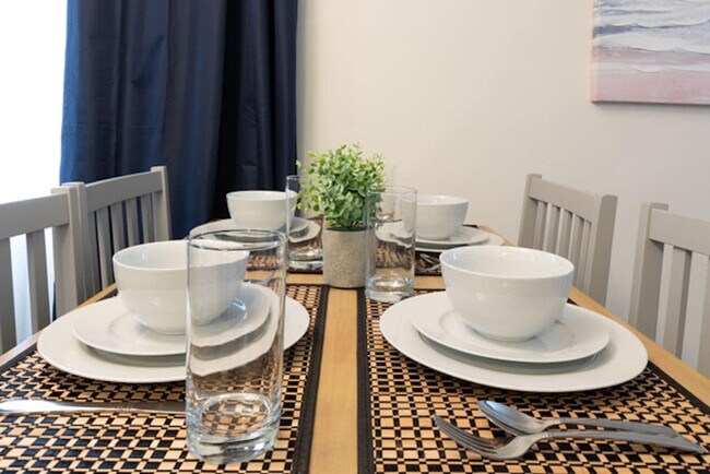 Building Photo - 3912 Crestview Dr