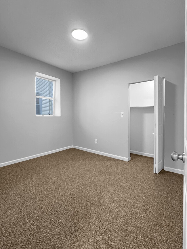 Dormitorio - 186 Rodman St