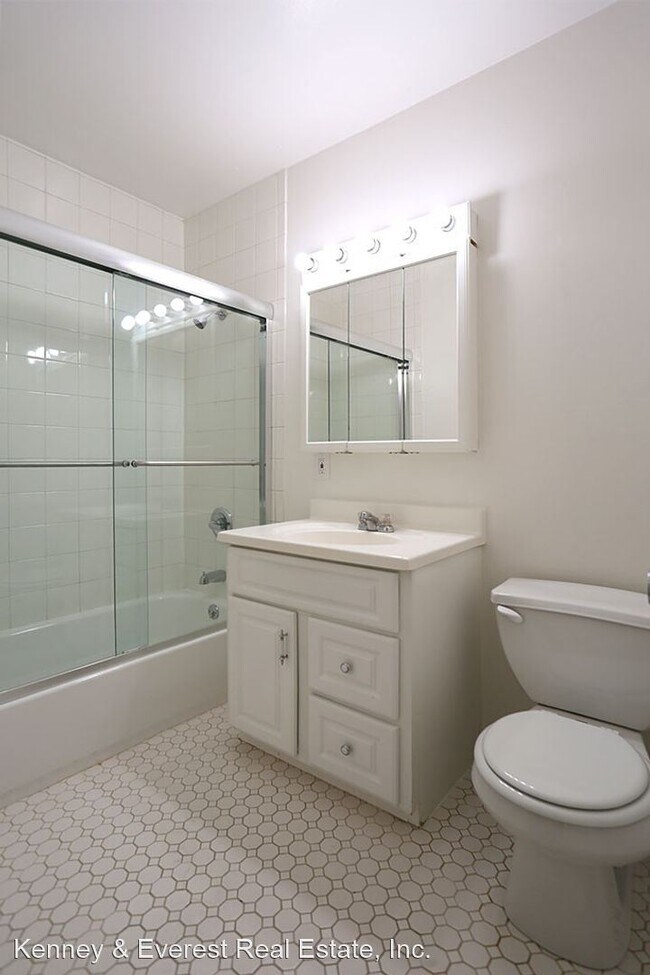 Building Photo - Studio, 1 bath House - 200 Guerrero #214