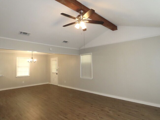 Building Photo - 10556 Twin Oaks Dr