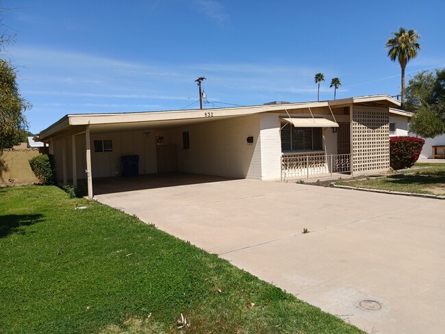 Building Photo - 832 W 16th St