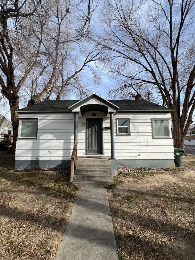 Primary Photo - Four bedroom two bath near ISU - and detac...