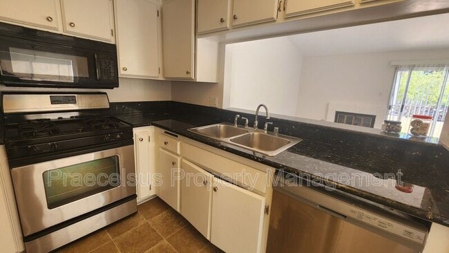 Foto del edificio - 2023 Lakeridge Cir