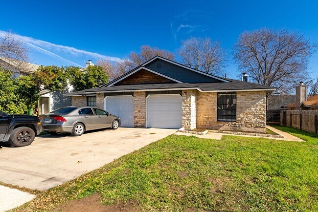 Building Photo - Charming 3-Bed Willowbend Home: Fireplace, Stainless Appliances, Garage, and Spacious Backyard!