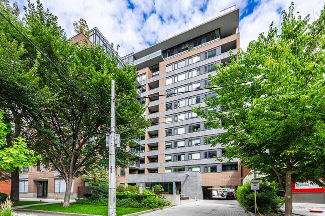 Photo du bâtiment - 400 Wellington St W