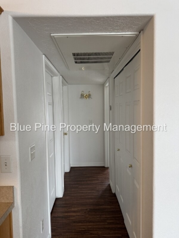 Building Photo - 707 S 5th W