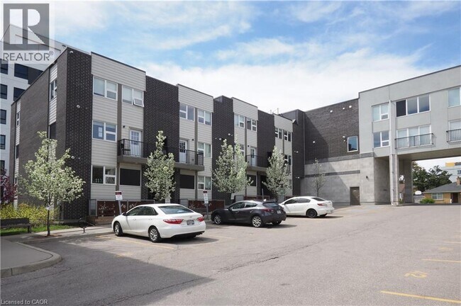 Building Photo - 288 Albert St