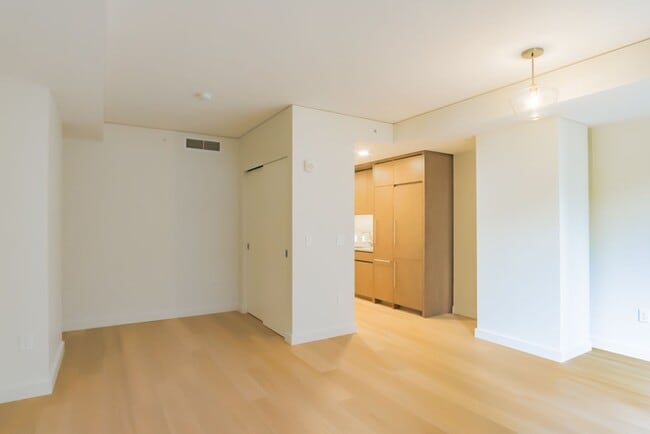 Building Photo - 1Bd/1Ba Seattle Condo