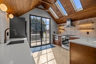 Building Photo - 805 Woodruff Pl
