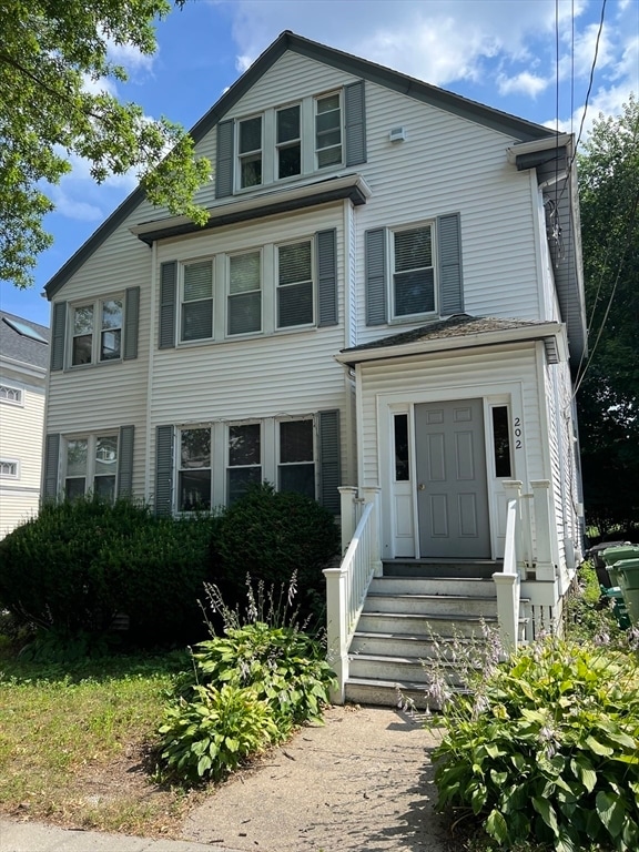 Building Photo - 204 Maplewood St
