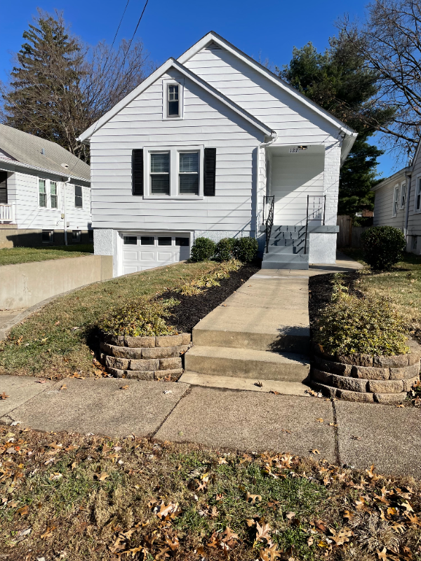 Primary Photo - 127 McCready Ave