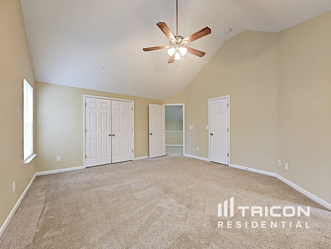 Building Photo - 7022 Fox Point Dr