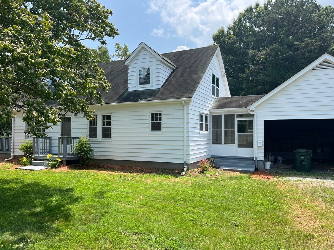 2241 Statesville Blvd, Salisbury, NC 28147 House Rental in Salisbury