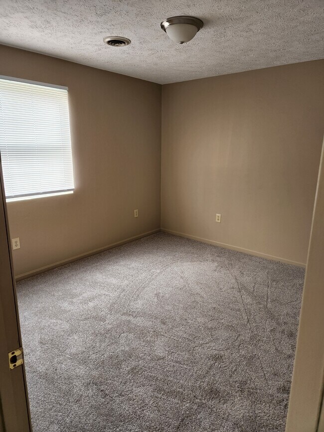 Dormitorio 1 - 3466 University Ave