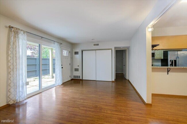 Building Photo - 1 br, 1 bath Condo - 8106 Admiralty Ln